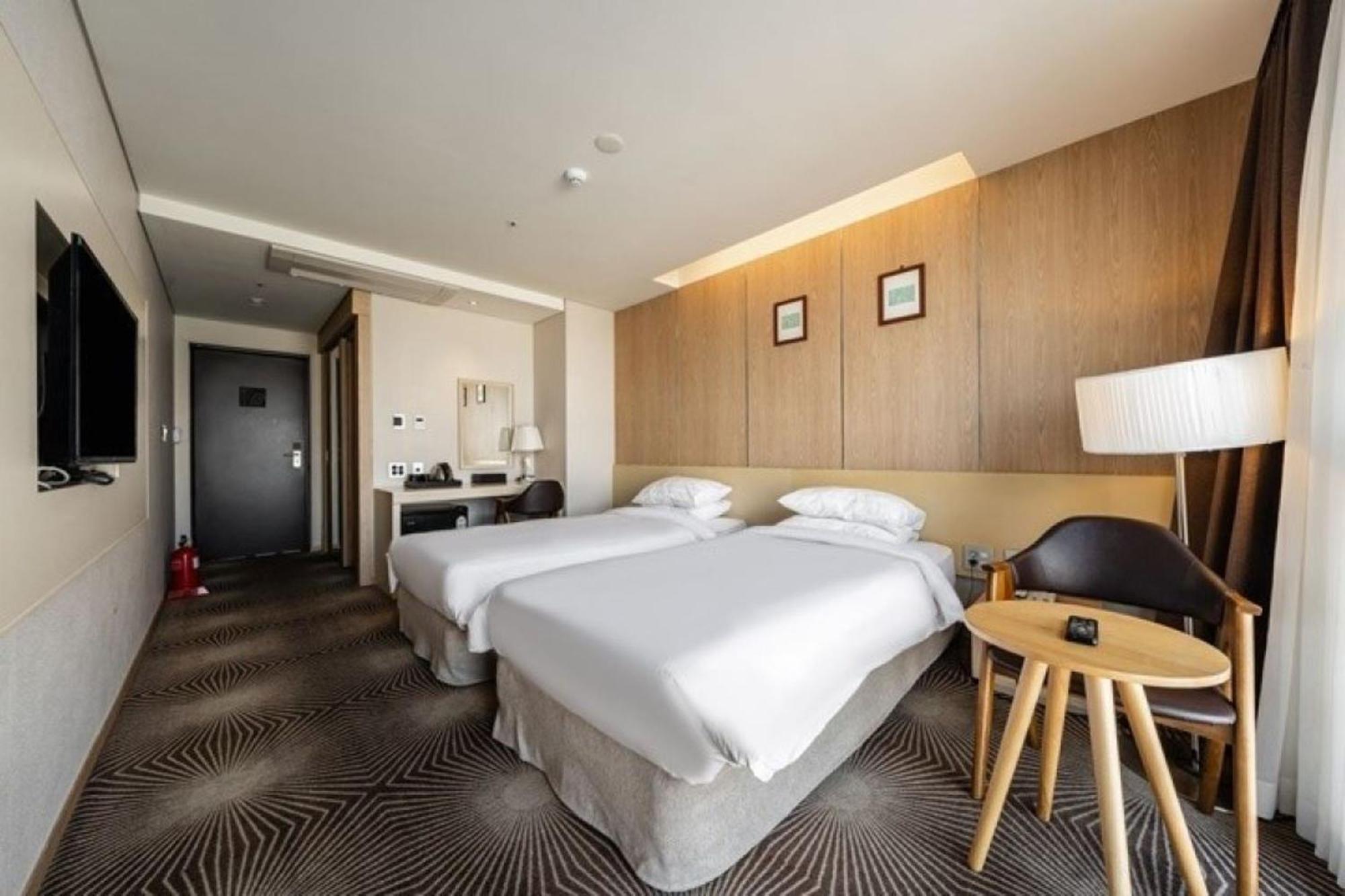 Golden Daisy Hotel Seogwipo-stad Buitenkant foto